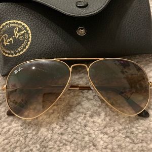 Ray-Ban Classic Aviator Sunglasses with Gold Frame